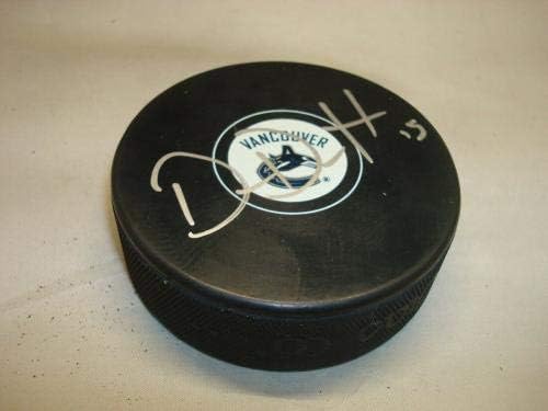 Derek Dorsett a semnat Vancouver Canucks Hockey Puck autografat 1A-autografat NHL Pucks